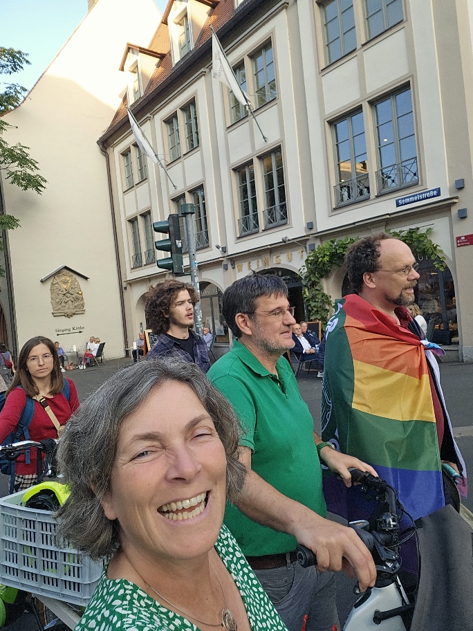 Selfie vom Demozug, Kerstin Celina gemeinsam mit Teilnehmenden 