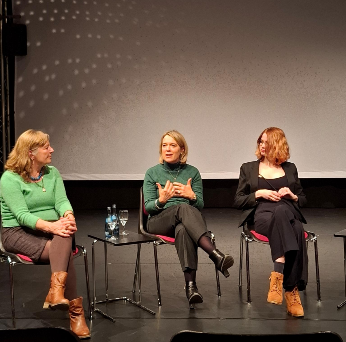 Unsere Diskussionsteilnehmerinnen Christine Scheel, Jessica Hecht und Lilli Grosch