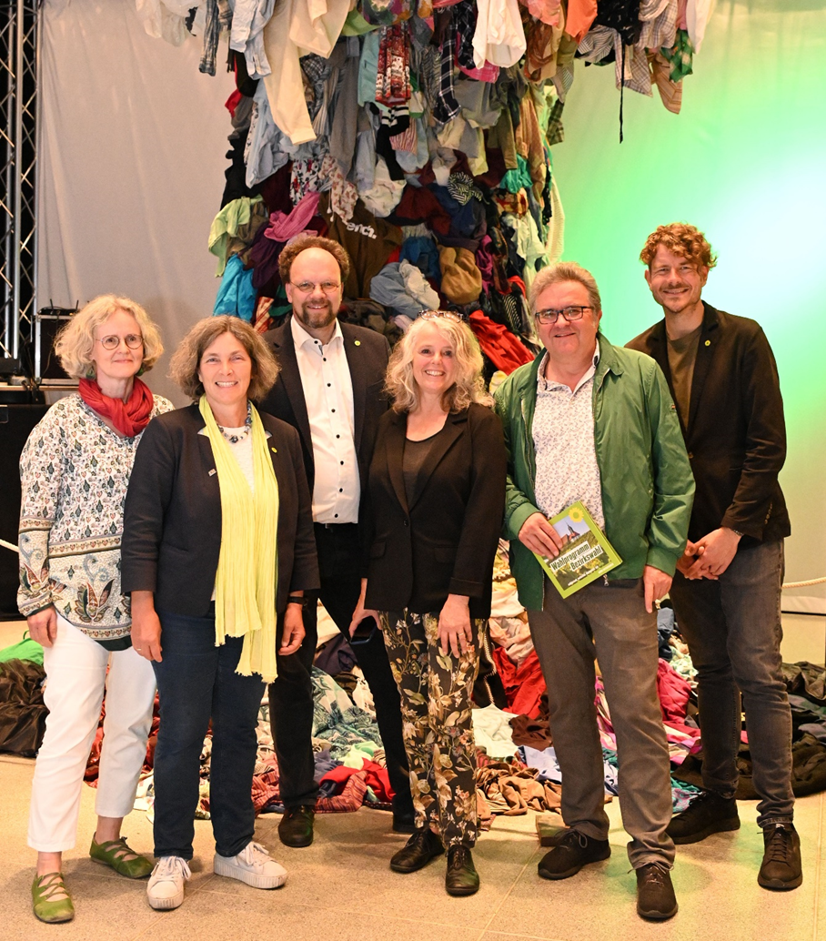 Gruppenfoto. Von links nach rechts: Simone Artz, Kerstin Celina, Patrick Friedl, Christina Feiler, Gerhard Müller und Christian Stück.