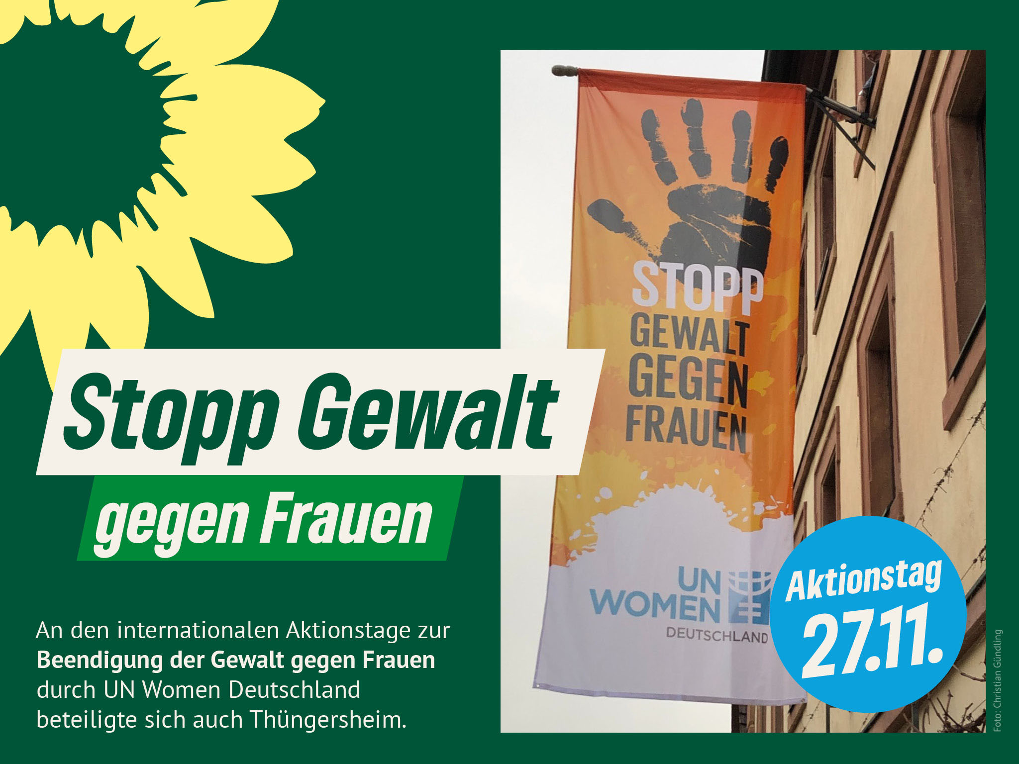 Foto der gehissten Fahne mit der Botschaft "Stopp Gewalt gegen Frauen" am Rathaus in Thüngersheim.