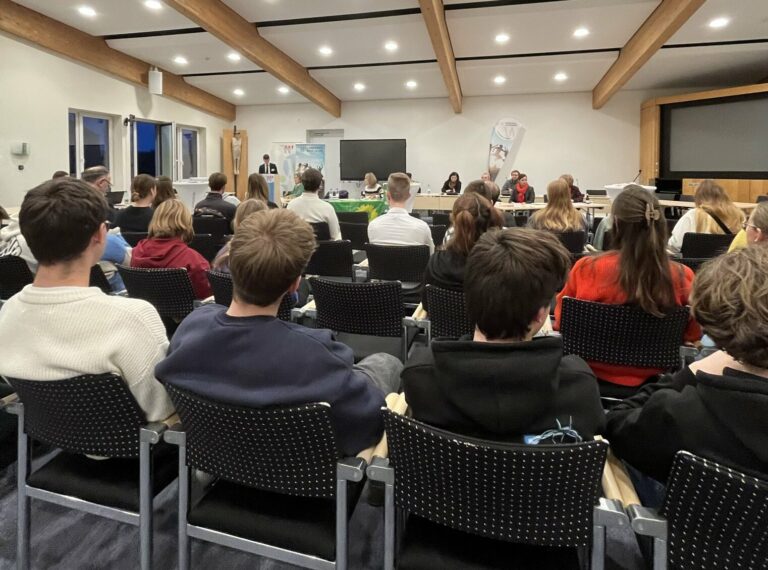 Politik-Informationsveranstaltung für Jugendliche