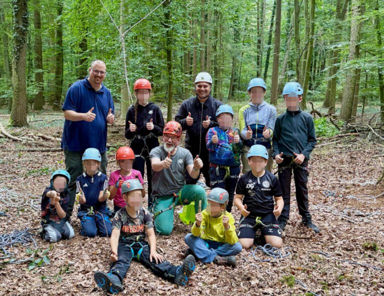 Grüne bieten Kletterspaß im Ochsenfurter Forst